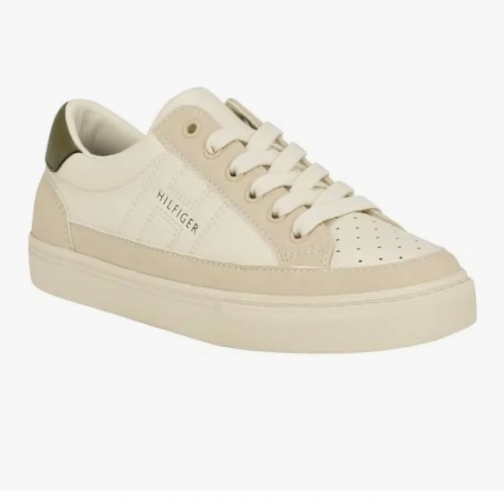 Tommy Hilfiger Women's Loliene Sneaker Color Light Grey Multi, Size 11